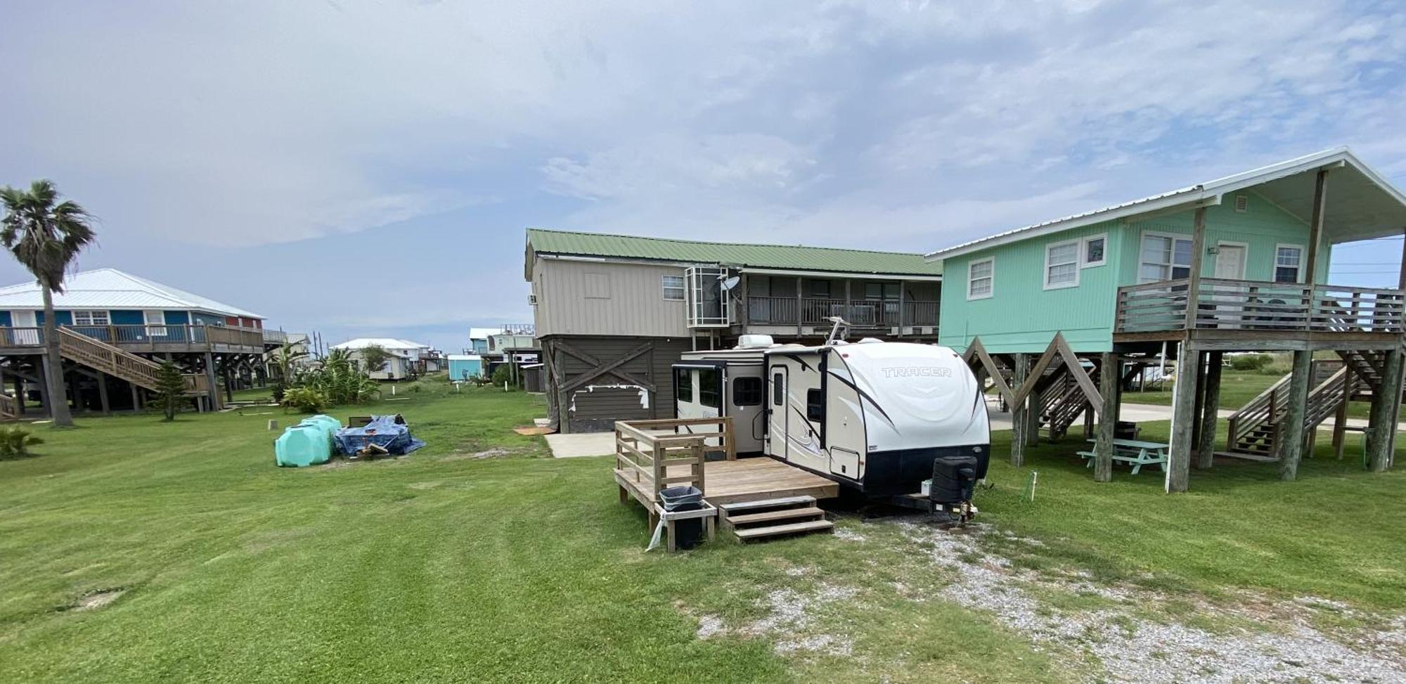Blue Dolphin Inn And Cottages Grand Isle Exteriér fotografie