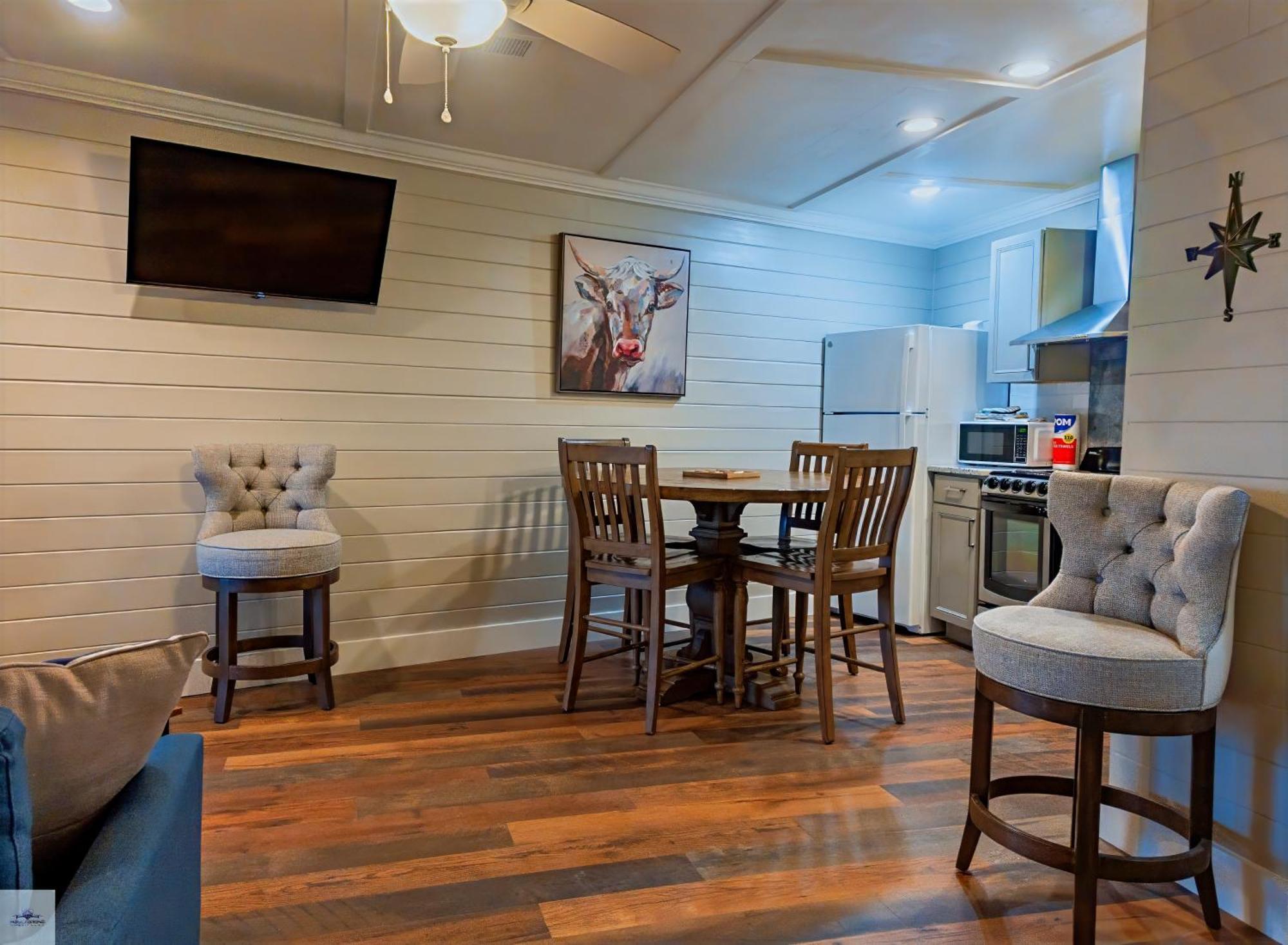 Blue Dolphin Inn And Cottages Grand Isle Exteriér fotografie