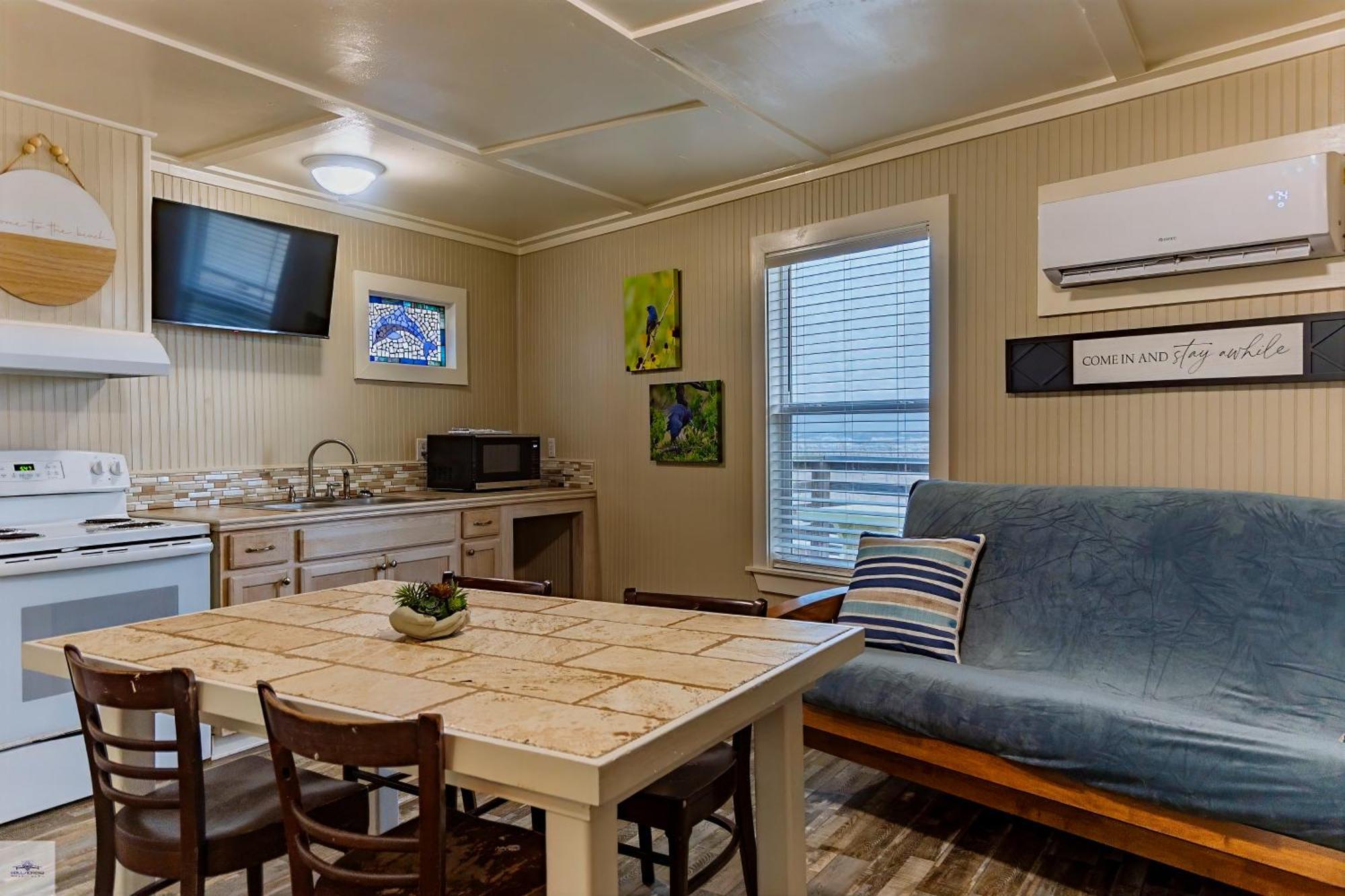 Blue Dolphin Inn And Cottages Grand Isle Exteriér fotografie