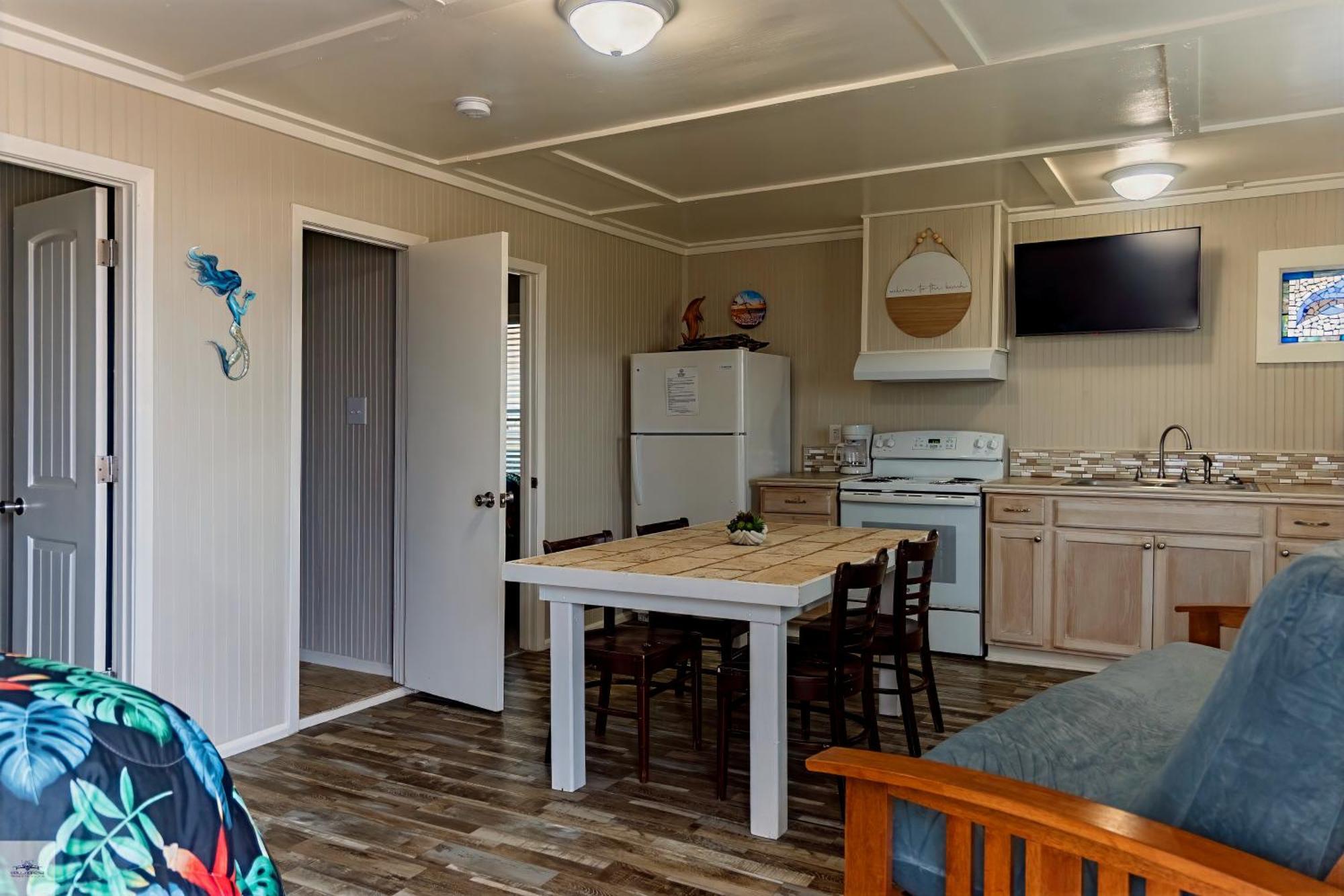 Blue Dolphin Inn And Cottages Grand Isle Exteriér fotografie