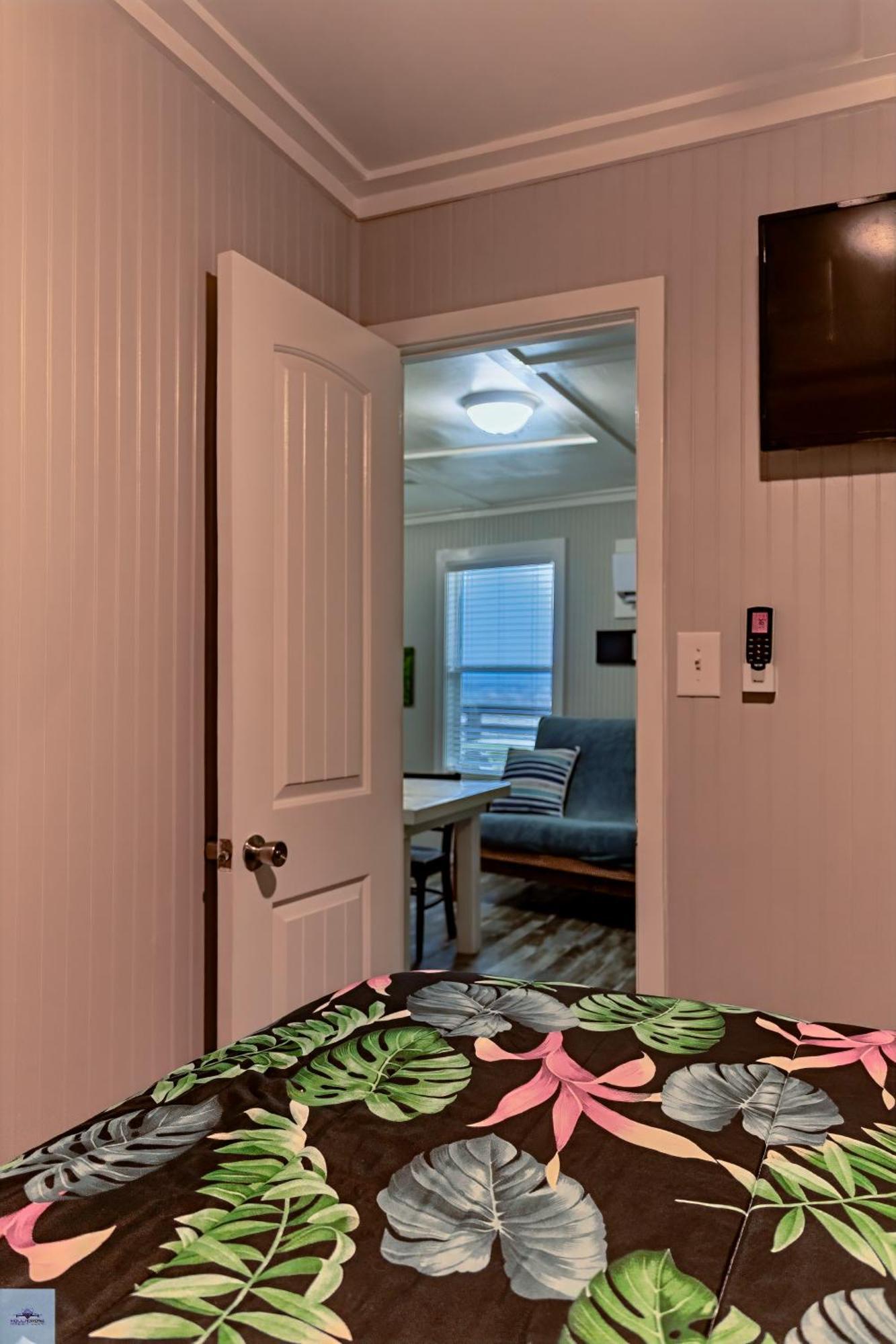 Blue Dolphin Inn And Cottages Grand Isle Exteriér fotografie