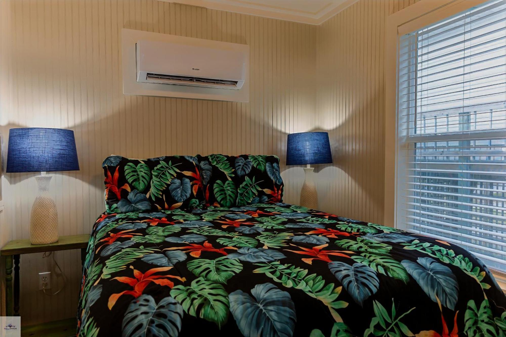 Blue Dolphin Inn And Cottages Grand Isle Exteriér fotografie