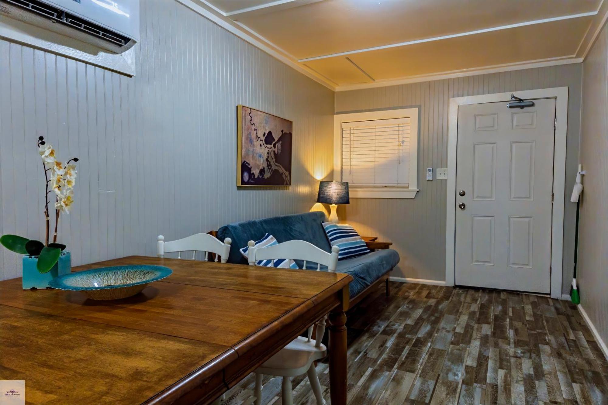 Blue Dolphin Inn And Cottages Grand Isle Exteriér fotografie