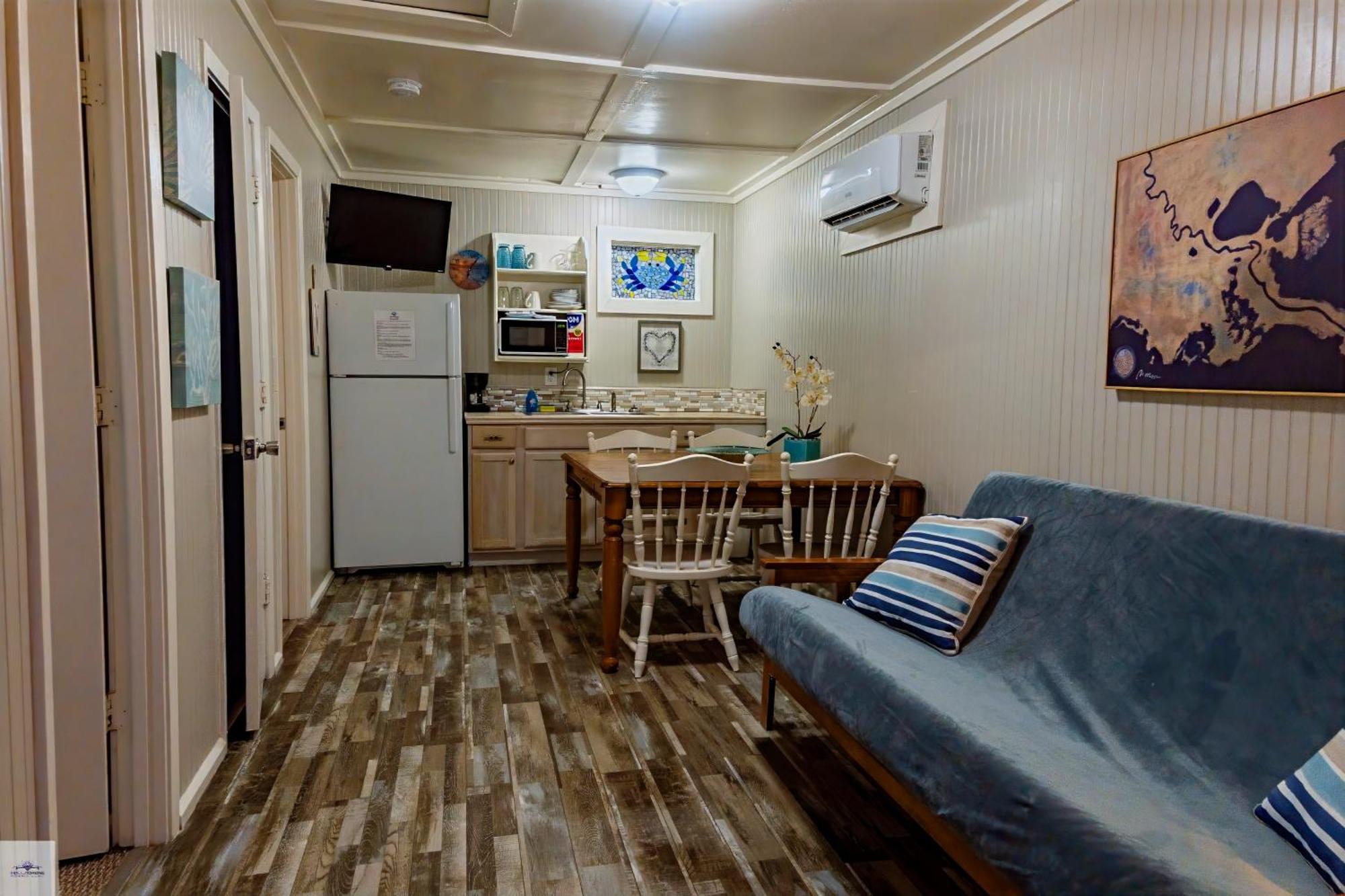 Blue Dolphin Inn And Cottages Grand Isle Exteriér fotografie