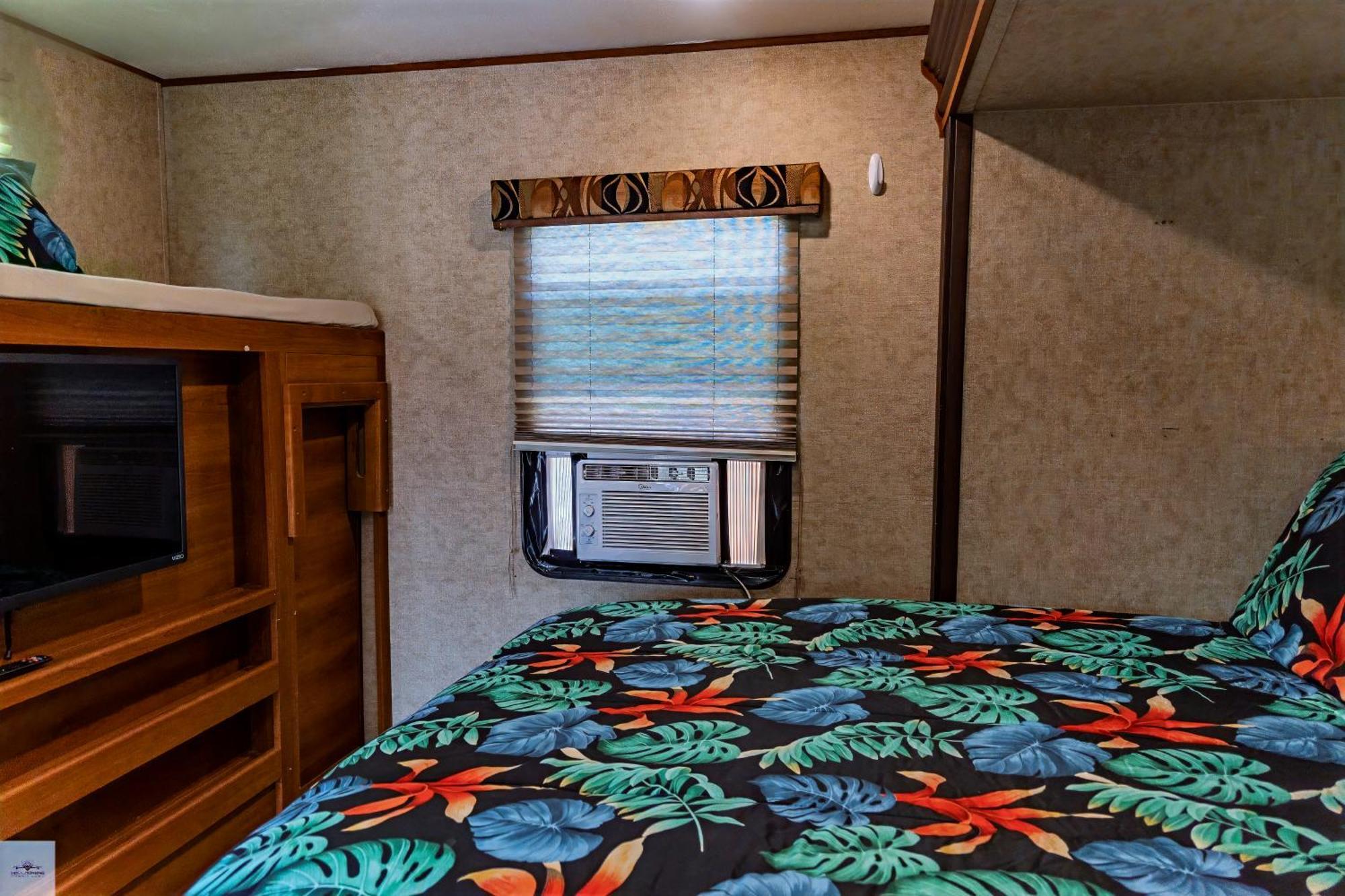 Blue Dolphin Inn And Cottages Grand Isle Exteriér fotografie