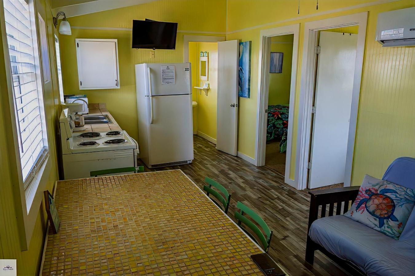 Blue Dolphin Inn And Cottages Grand Isle Exteriér fotografie