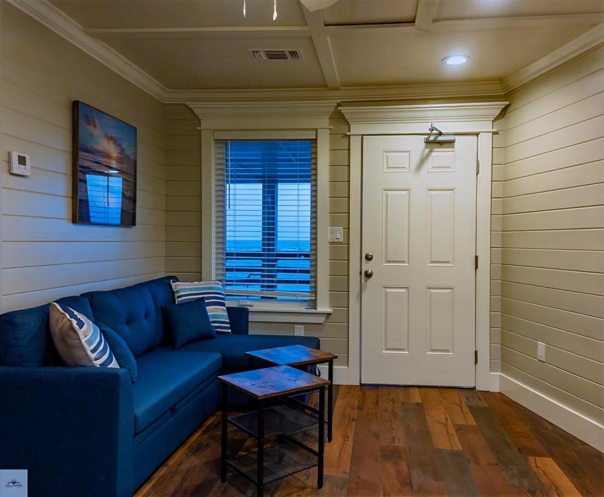 Blue Dolphin Inn And Cottages Grand Isle Exteriér fotografie