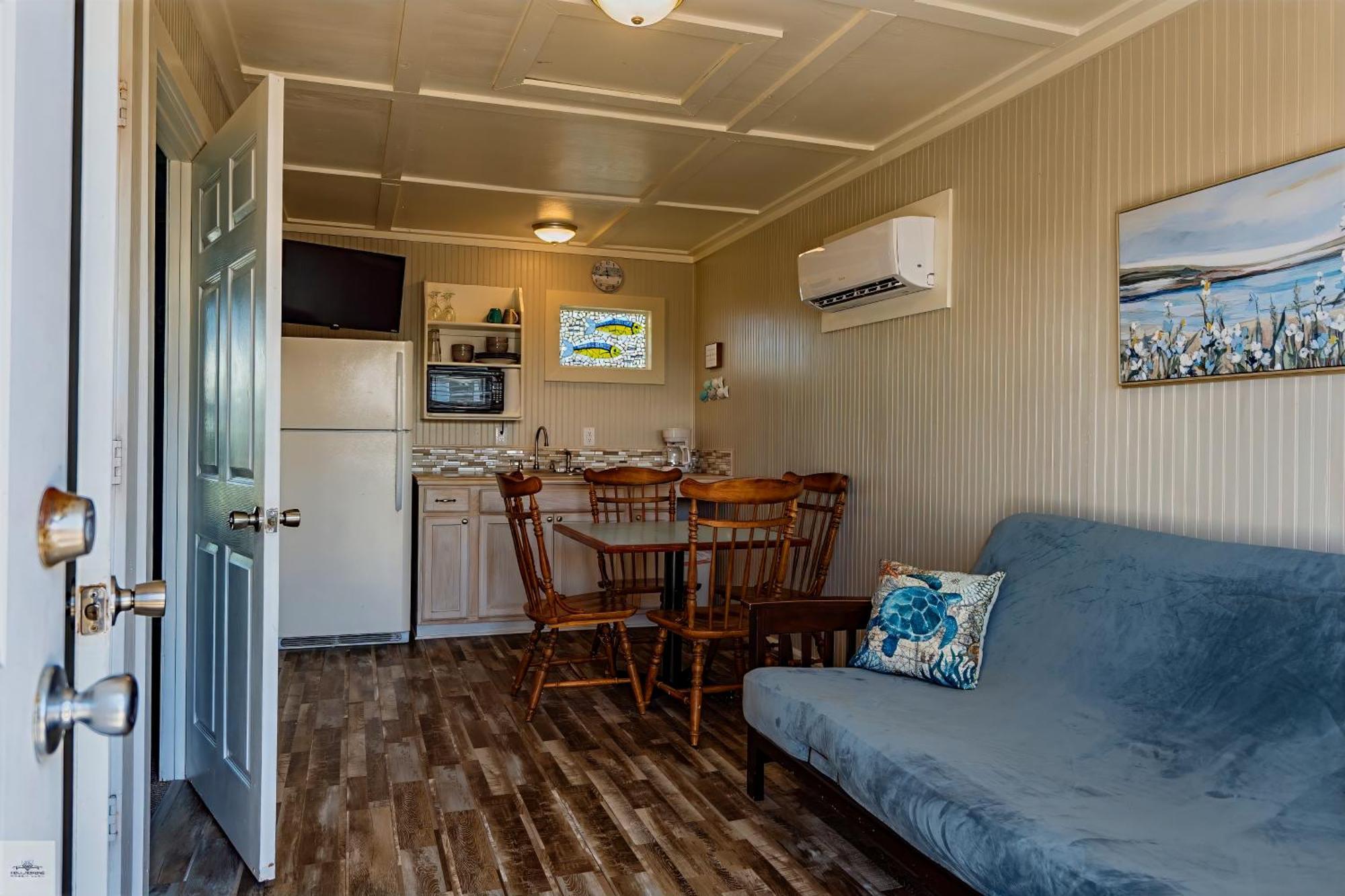 Blue Dolphin Inn And Cottages Grand Isle Exteriér fotografie