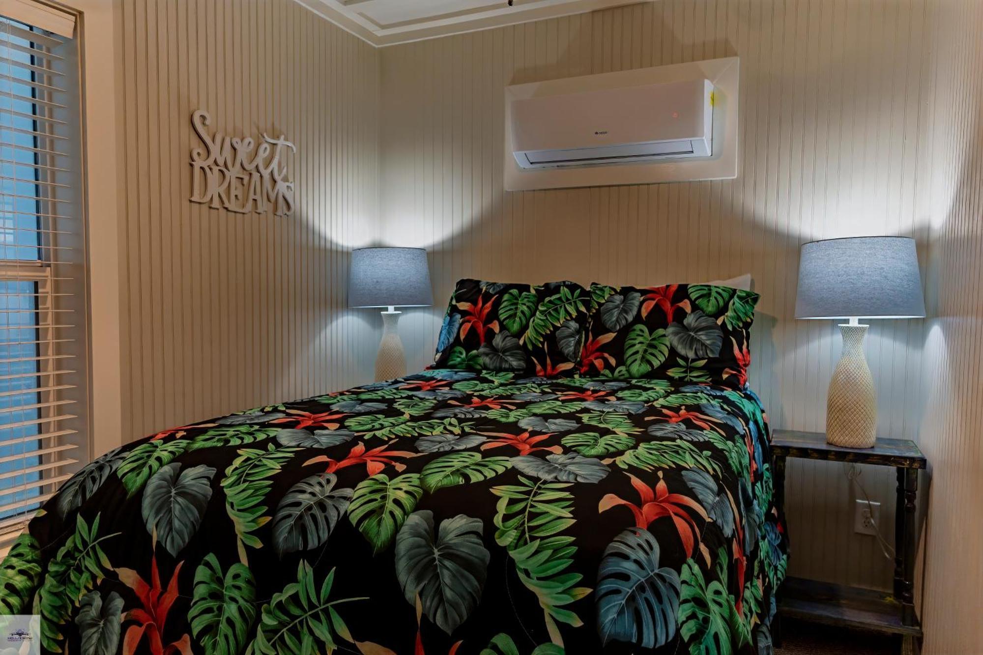 Blue Dolphin Inn And Cottages Grand Isle Exteriér fotografie