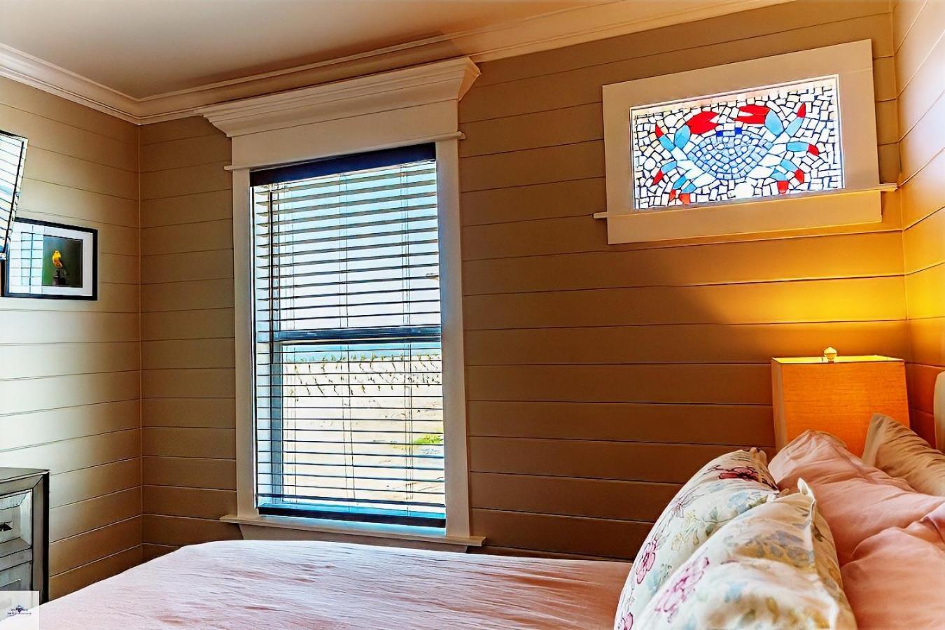 Blue Dolphin Inn And Cottages Grand Isle Exteriér fotografie