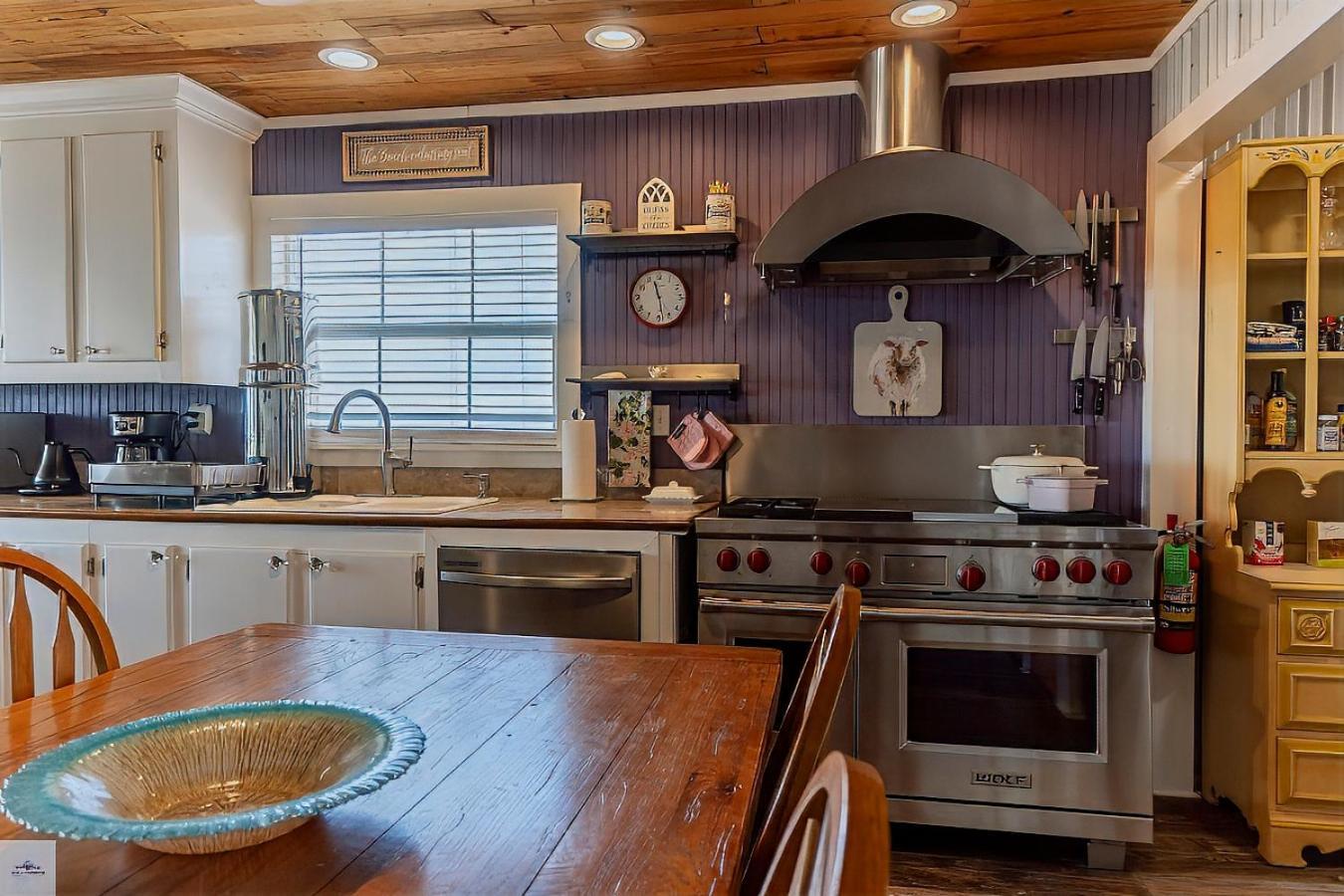Blue Dolphin Inn And Cottages Grand Isle Exteriér fotografie