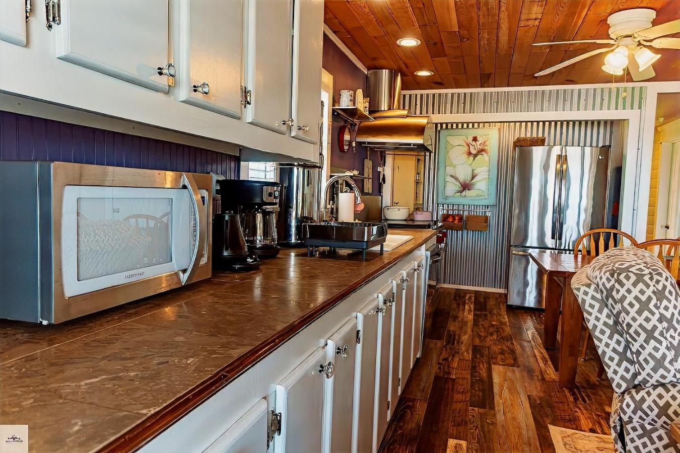 Blue Dolphin Inn And Cottages Grand Isle Exteriér fotografie