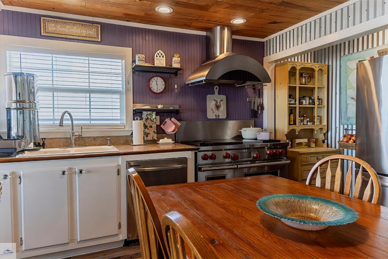 Blue Dolphin Inn And Cottages Grand Isle Exteriér fotografie