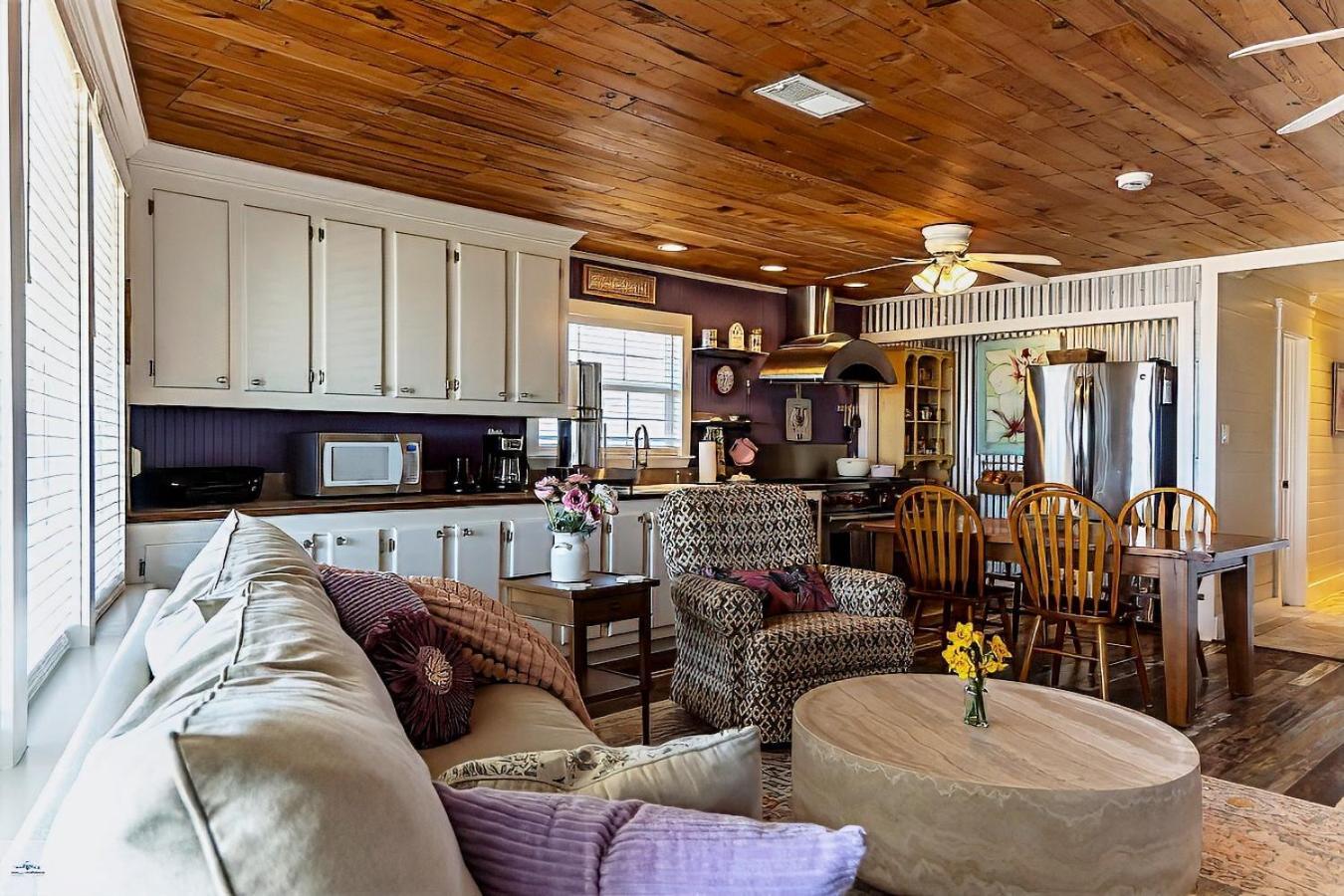 Blue Dolphin Inn And Cottages Grand Isle Exteriér fotografie