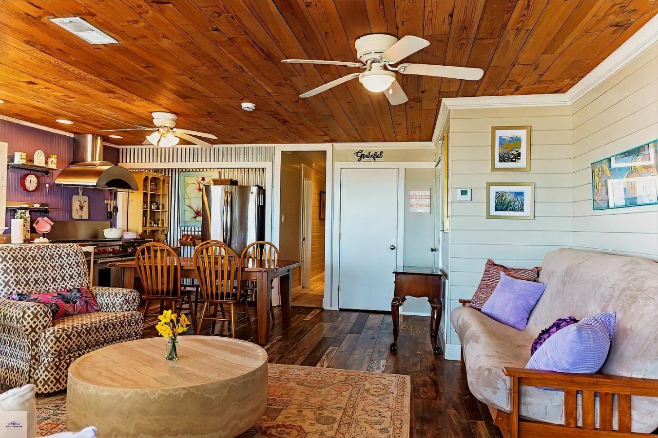 Blue Dolphin Inn And Cottages Grand Isle Exteriér fotografie