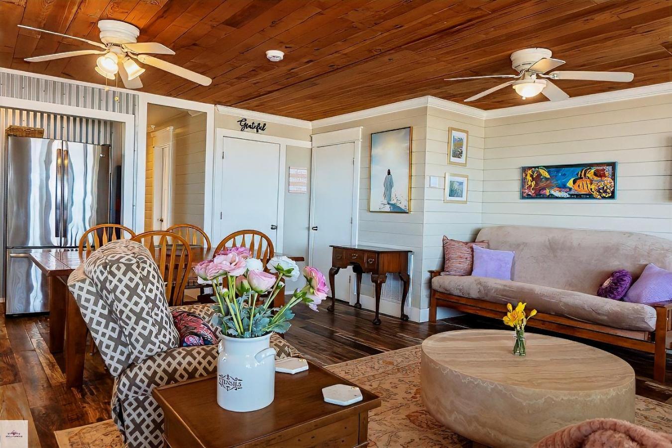 Blue Dolphin Inn And Cottages Grand Isle Exteriér fotografie
